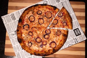 Pizza tono e cipolla